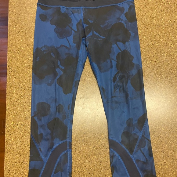 Lululemon luxtreme size 6 - Picture 2 of 3